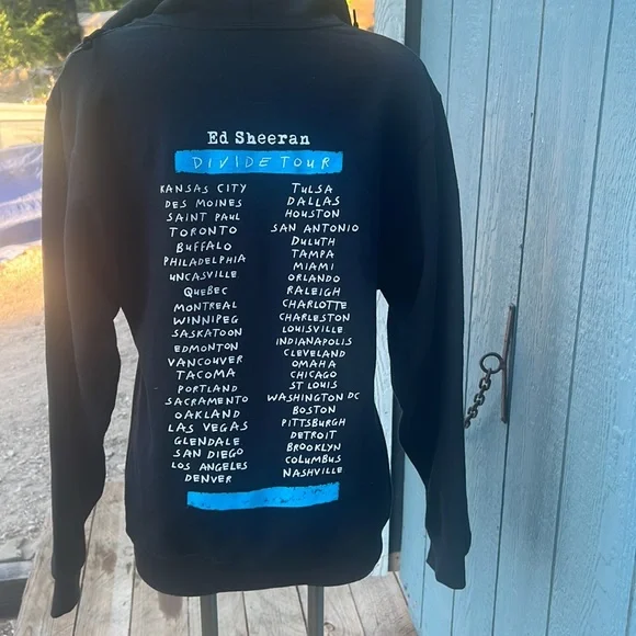 Ed Sheeran Divided tour hooded sweatshirt NWOT unisex but men’s size Small - Picture 4 of 9